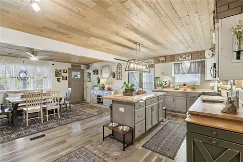 Kitchen - 628 Pine Run Rd, Apollo, PA 15613 photo 3 of 6