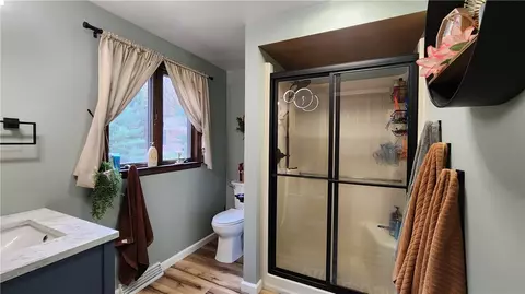 Bath - 107 Spring Hollow Dr, Apollo, PA 15613 photo 1 of 4