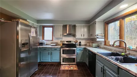 Kitchen - 107 Spring Hollow Dr, Apollo, PA 15613 photo 1 of 3
