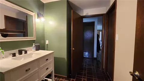 Bath - 107 Spring Hollow Dr, Apollo, PA 15613 photo 3 of 4