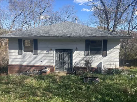 1014 Blair St, Jeannette, PA 15644
