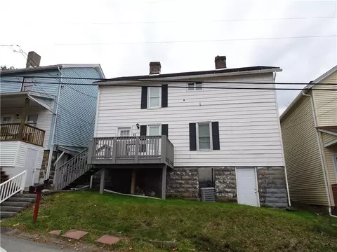 42 Oak St, Manor, PA 15665
