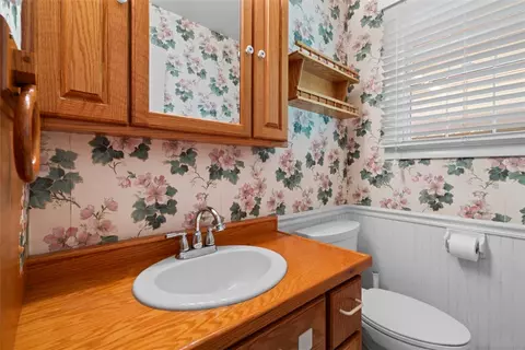 Bath - 13659 Wright Dr, North Huntingdon, PA 15642 photo 1 of 2