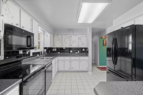 Kitchen - 13659 Wright Dr, North Huntingdon, PA 15642 photo 2 of 4