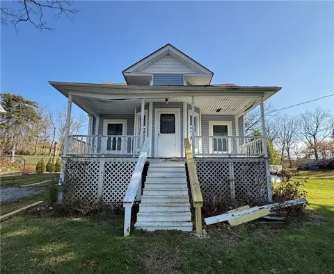 3256 Constitution Blvd, Claysville, PA 15323