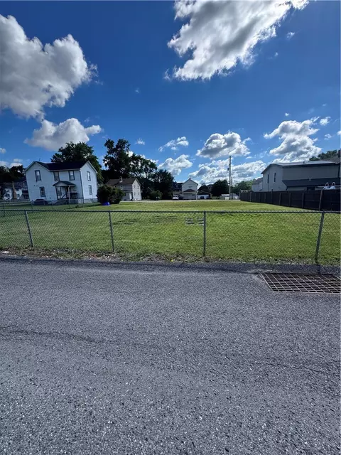 111 Poplar St, Imperial, PA 15126