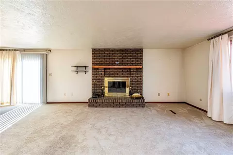 Living - 2002 Michael Ave, Irwin, PA 15642 photo 2 of 13