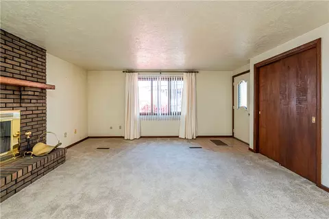 Living - 2002 Michael Ave, Irwin, PA 15642 photo 3 of 13