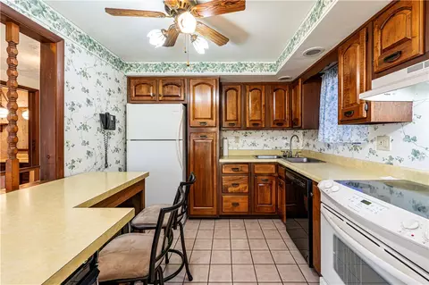 Kitchen - 2002 Michael Ave, Irwin, PA 15642 photo 2 of 4