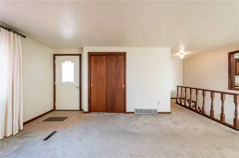 Living - 2002 Michael Ave, Irwin, PA 15642 photo 4 of 13