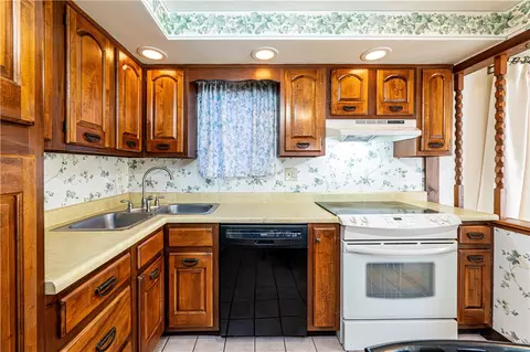 Kitchen - 2002 Michael Ave, Irwin, PA 15642 photo 3 of 4