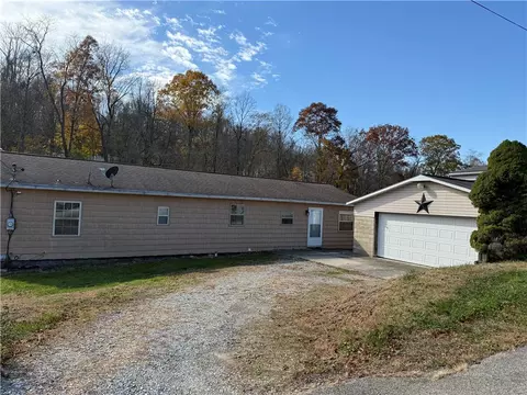 26 Union St, Republic, PA 15475
