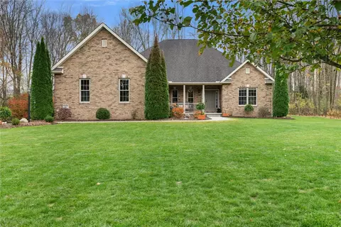 2056 Pierce Bluffs Dr, Hermitage, PA 16148