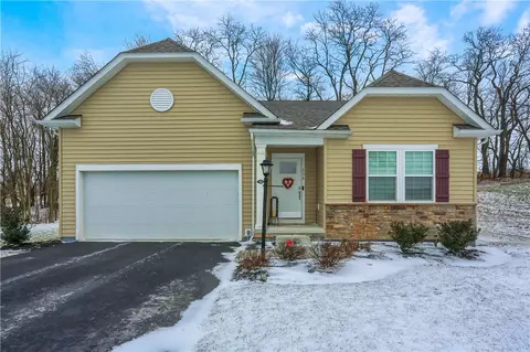 136 Cameron Square Dr, Evans City, PA 16033