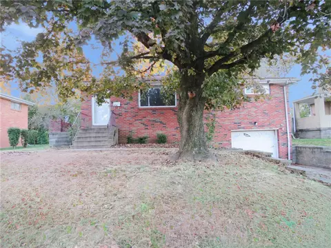 214 Erwin Pl, Mckees Rocks, PA 15136