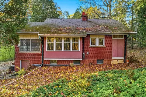 729 E Lake Rd, Transfer, PA 16154