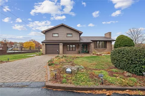 2052 Ridge Rd, Jeannette, PA 15644