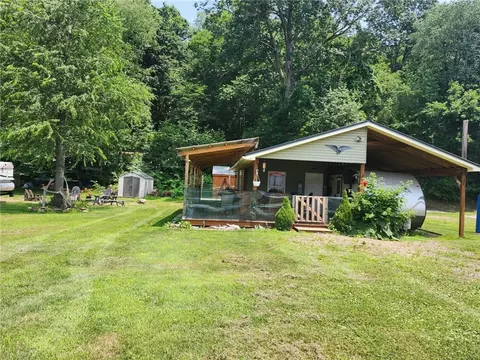 110 Rr Kiski Camp Dr, Leechburg, PA 15656