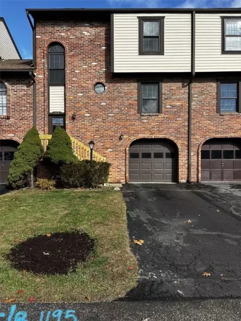 1195 Valleyview, Lawrence, PA 15055