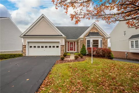 128 Amberwoods Dr, Canonsburg, PA 15317