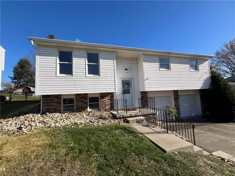 2279 Lancelot Dr, Irwin, PA 15642