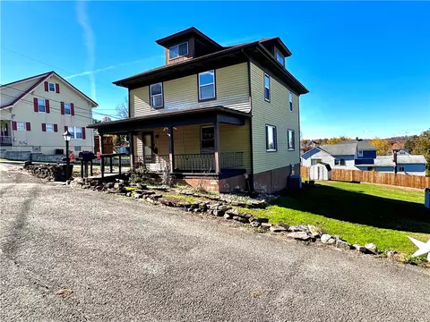 158 Clarendon Ave, Uniontown, PA 15401