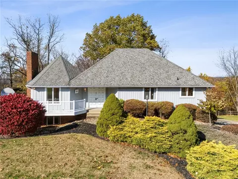 806 Golfview Dr, Mckeesport, PA 15135
