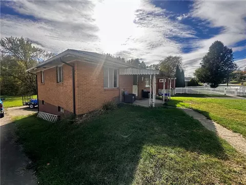 750 Weirich Ave, Washington, PA 15301