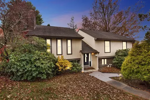 90 Beechwood Dr, Greensburg, PA 15601