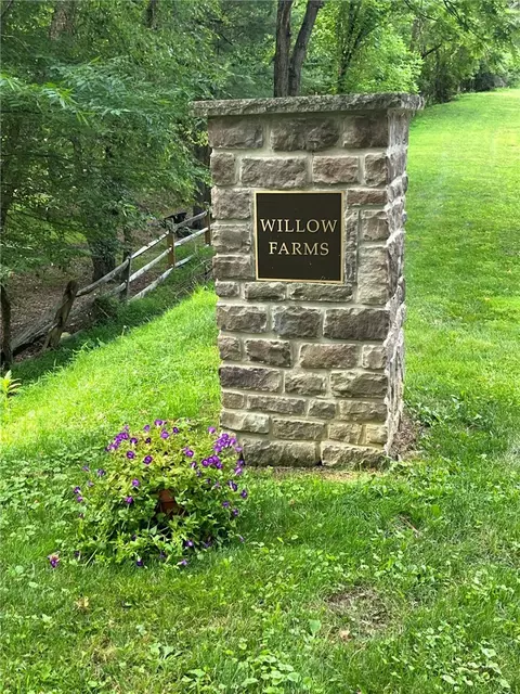 6 Willow Farms Ln, Pittsburgh, PA 15238