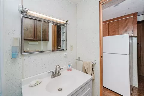 Bath - 151 Hemlock Rd, Commodore, PA 15729 photo 2 of 3