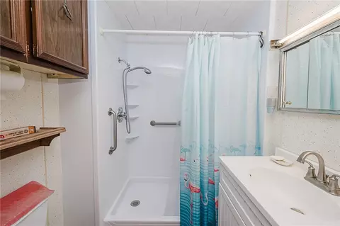 Bath - 151 Hemlock Rd, Commodore, PA 15729 photo 1 of 3