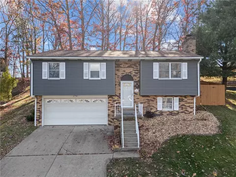 219 Columbia Dr, Aliquippa, PA 15001