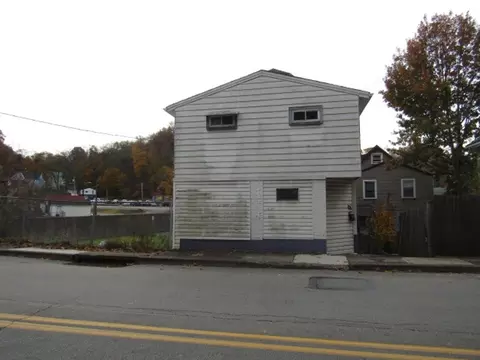930 7th St, New Kensington, PA 15068