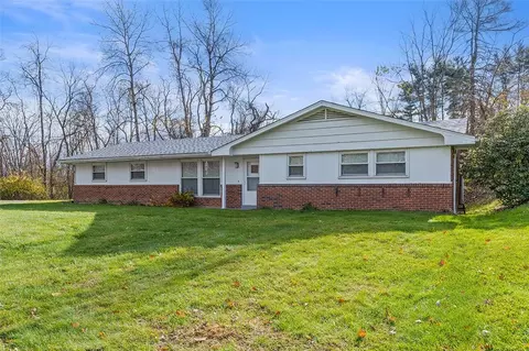 93 Stonesipher Rd, Oakdale, PA 15071