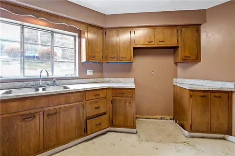 Kitchen - 545 Stokes Ave, Braddock, PA 15104 photo 2 of 3