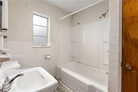Bath - 545 Stokes Ave, Braddock, PA 15104 photo 1 of 2