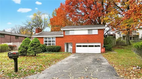 100 Fieldstone Dr, Glenshaw, PA 15116
