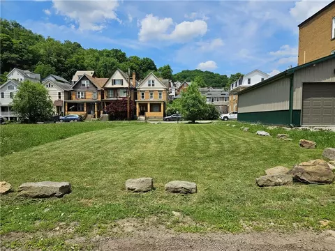 353 2nd St, Pitcairn, PA 15140
