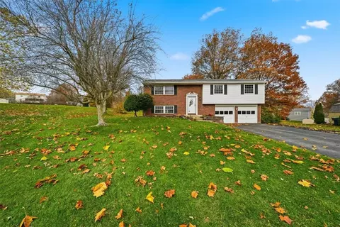207 Cricketwood Ct, Cranberry Township, PA 16066