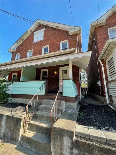 8 Center St, Natrona Heights, PA 15065