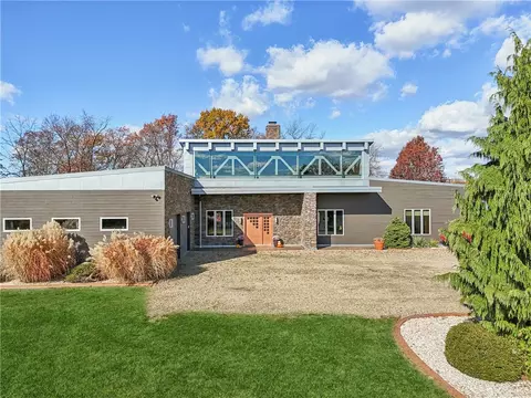 461 Dutchmans Run Rd, New Kensington, PA 15068