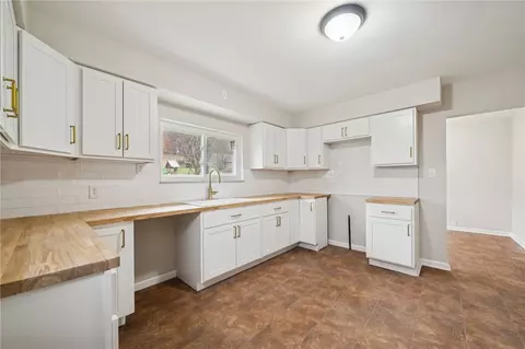 Kitchen - 2632 River Rd, Vandergrift, PA 15690 photo 1 of 4