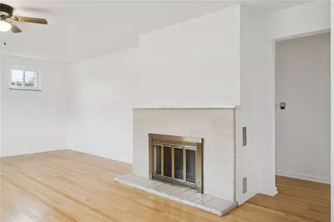 Living - 2632 River Rd, Vandergrift, PA 15690 photo 3 of 4