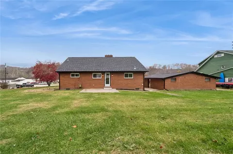 Exterior - 2632 River Rd, Vandergrift, PA 15690 photo 3 of 5