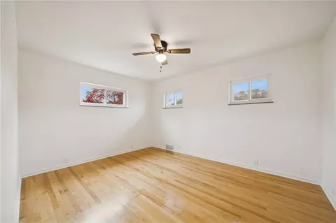 Bedroom - 2632 River Rd, Vandergrift, PA 15690 photo 3 of 4