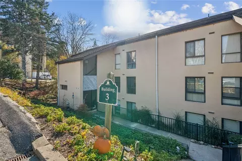 2034 Swallow Hill Rd #306, Pittsburgh, PA 15220