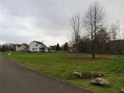 35 Teaberry Ln, Grove City, PA 16127