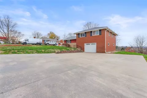 111 Crest Dr, Monaca, PA 15061 photo 3