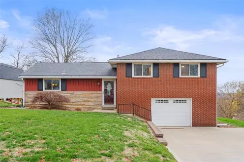 111 Crest Dr, Monaca, PA 15061